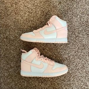 Womens Dunk High Crimson Tint